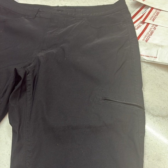 eddie Bauer women’s black capri - Picture 3 of 9